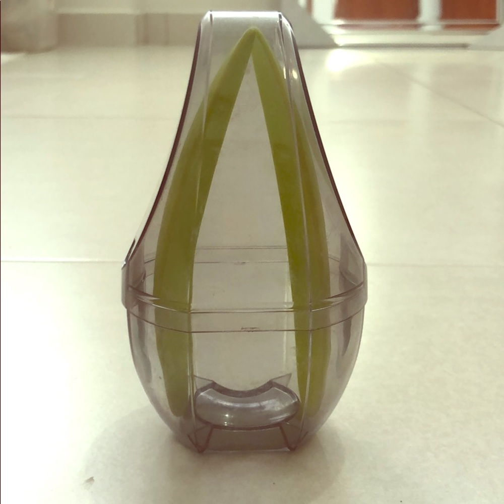 Kiwi holder